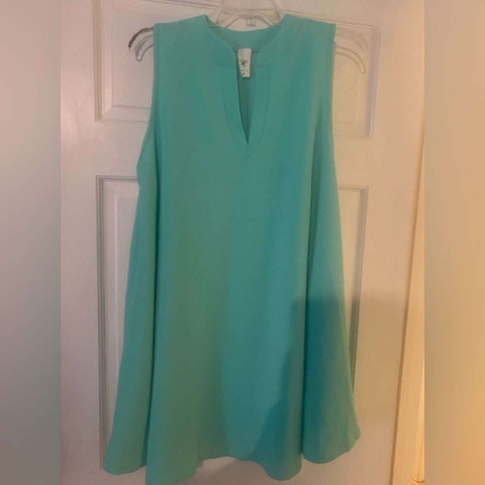 Women’s sleeveless tunic with pockets